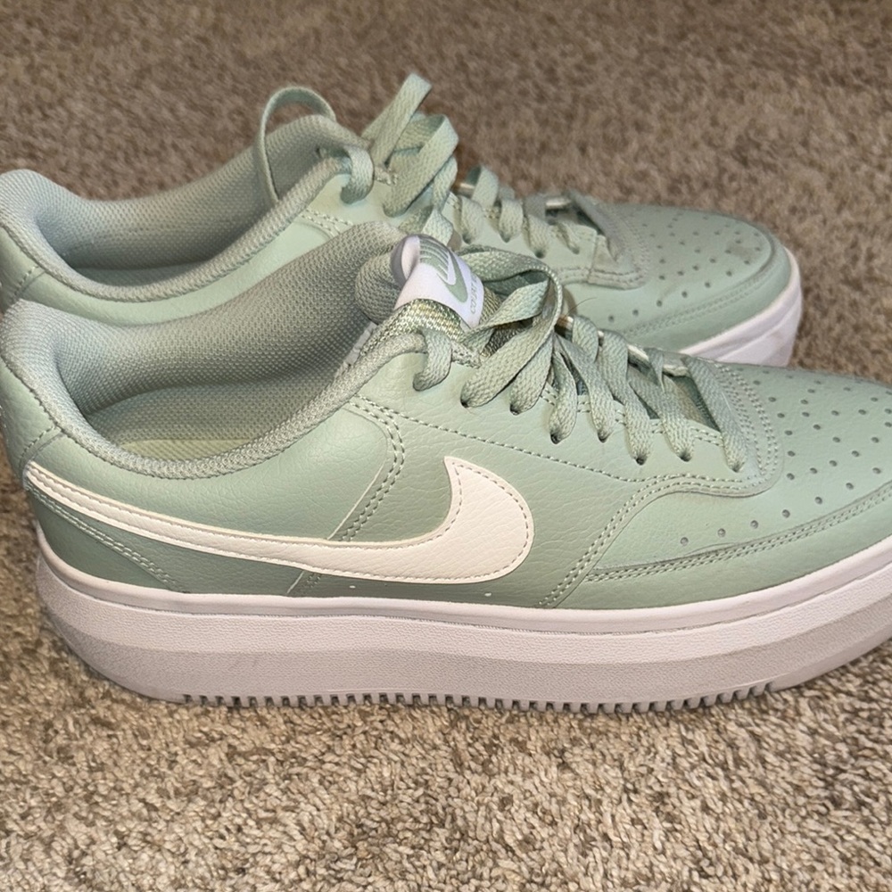 Nike Women's Mint Green Sneakers - Picture 4 of 4